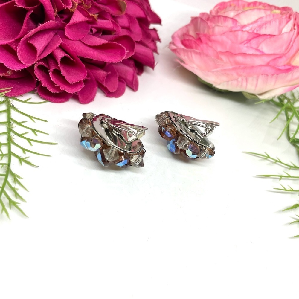 VINTAGE⚜️Kaleidoscope Aurora Borealis Crystal Clip Earrings - Picture 5 of 7